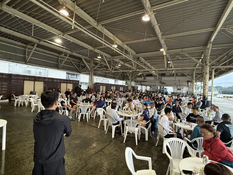 下田港の会場に集まった参加チーム