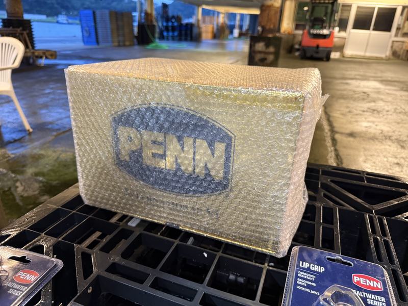 梱包されたPENNの130ポンドリール